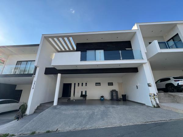 Casa en Renta en Comunidad Cerrada en Monterrey, Vistancias Casa en Renta en Comunidad Cerrada en Monterrey, Vistancias