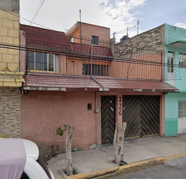 Casa en Venta en Nezahualcóyotl, Ubicación Estratégica en Esperanza