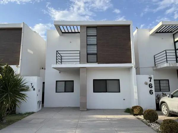 Casa en Venta en Sector Viñedos | Circuito Águila | 3 Recámaras y Amplio Patio