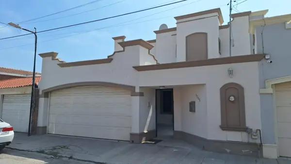 ¡VIVE CON ESTILO Y COMODIDAD EN SALTILLO! Casa AMUEBLADA en renta atrás del IMSS 2