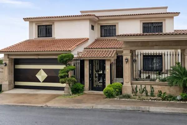 Hermosa casa en Venta. Cumbres 2o Sector. Monterrey. N.L. Hermosa casa en Venta. Cumbres 2o Sector. Monterrey. N.L.