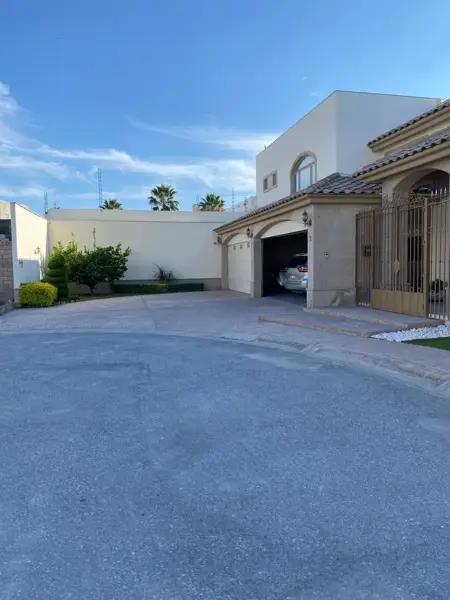 Casa en venta en Hacienda del Rosario, Torreón – Amplia y equipada