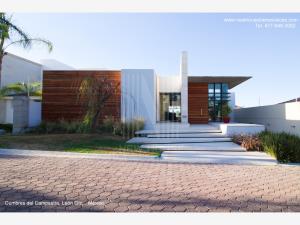 Imponente Residencia en Venta con Diseño de Autor y Acabados de Lujo en Cumbres del Campestre