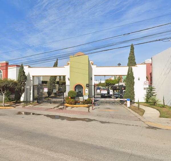 Casa en Venta en Jardines del Bosque, Mazatlán - Ideal para Familias