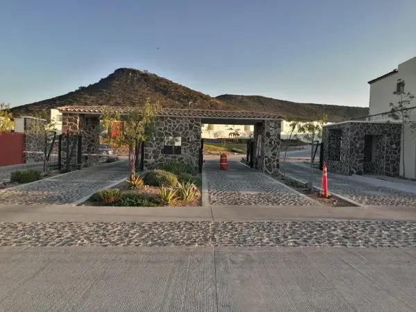 Casa en Venta en Remate en Capital Sur, El Marqués, Querétaro MM8011