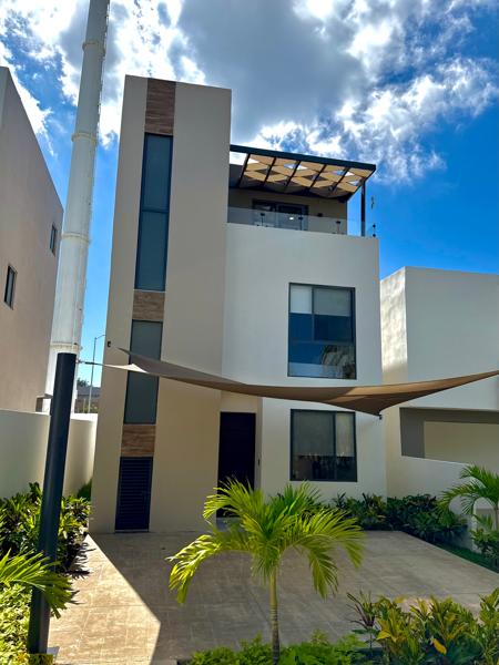 Casa en Playa del Carmen, 3 Recámaras en Comunidad Privada
