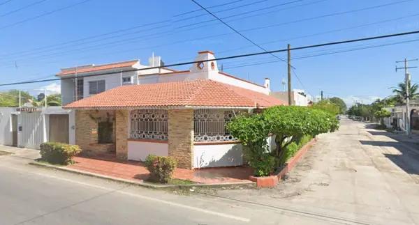 CASA EN VENTA EN 17 DE OCTUBRE, CHETUMAL, QUINTANA ROO.