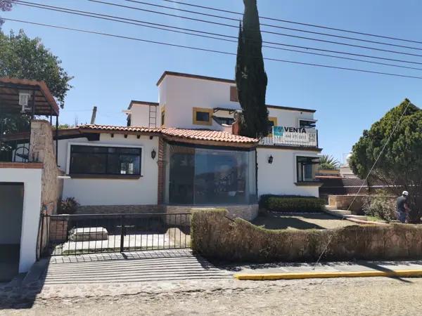 Casa en venta en Residencial Los Viñedos de Tequisquiapan, Querétaro: Estilo mexicano rústico Casa en venta en Residencial Los Viñedos de Tequisquiapan, Querétaro: Estilo mexicano rústico