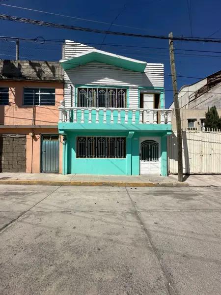 Casa en Remate Bancario en Toluca con 7 Recámaras y Garaje para 3 Autos MM8011