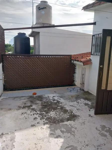 CASA SOLA CERCA DE AVENIDAS PRINCIPALES, PLAZAS COMERCIALES, SUPER'S, BANCOS, ESCUELAS ETC