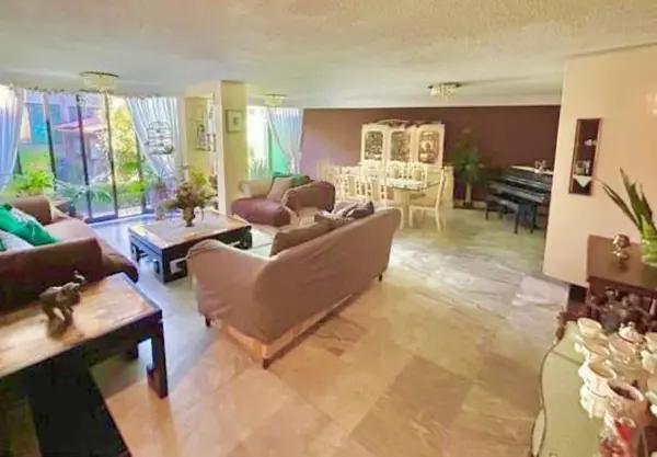 Casa en venta en Jardines de San Mateo, Naucalpan de Juárez, México