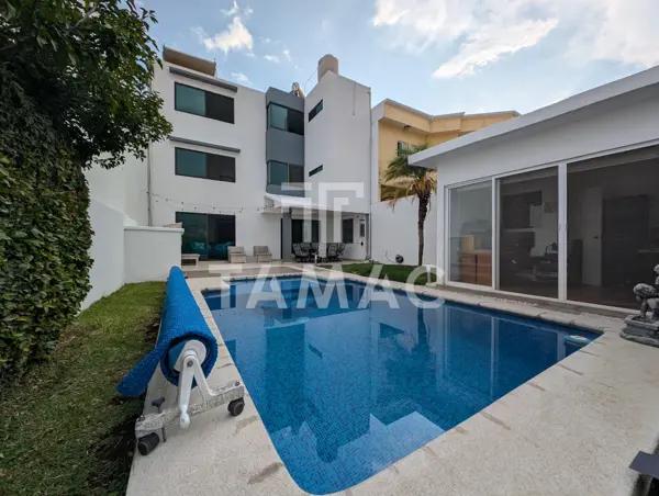 Venta de casa con alberca en fraccionamiento Loma Bonita en Cuernavaca