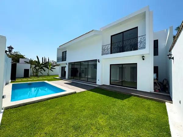 Casa en venta con alberca en Residencial Las Palmas Chiconcuac en Xochitepec Morelos