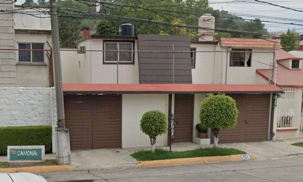 Venta de Casa en Valle Dorado, Tlalnepantla: Amplia y Con Todos Los Servicios