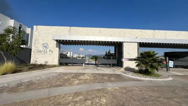 Casa en remate dentro de fraccionamiento cerrado en Atlacholoaya, Xochitepec - Morelos MM8011