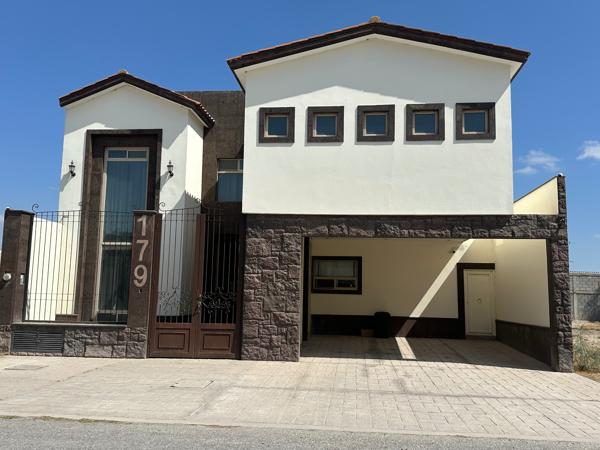Casa en VENTA en Las Trojes, Torreón: Espaciosa y Bien Ubicada