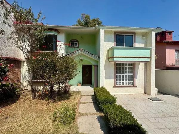 Casa en Venta en Bosques del Lago en Cuautitlán Izcalli con Terraza y Jardín