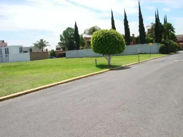 Terreno en La Escondida 
Residencial Exclusivo en camino Real a Cholula cerca de Zavaleta de 800 m2.