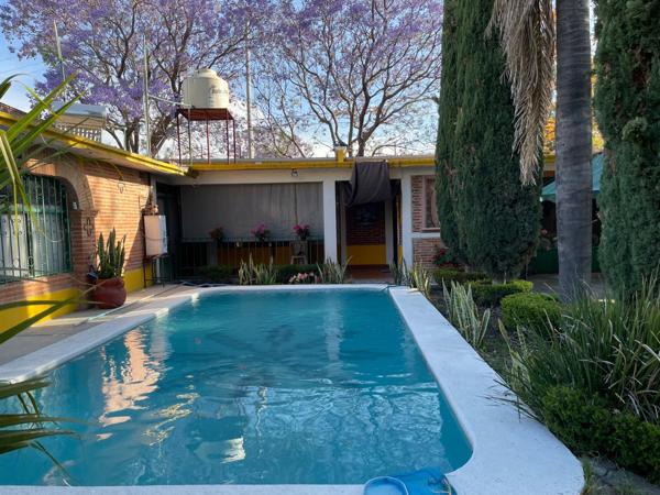 Casa en Venta en Pedro Escobedo Querétaro, estilo rústico mexicana con alberca y 4 recámaras