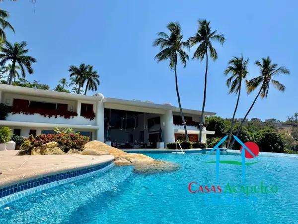 Casa en venta en Las Brisas con 6 recámaras y alberca tipo infinity con vista al mar Casa en venta en Las Brisas con 6 recámaras y alberca tipo infinity con vista al mar