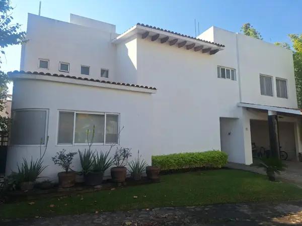 Renta casa en Fraccionamiento Kloster Sumiya, Juitepec, Morelos con vigilancia 24 x 24