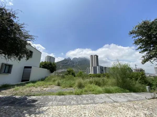 TERRENO RESIDENCIAL EN VENTA ZONA VALLE PONIENTE SANTA CATARINA TERRENO RESIDENCIAL EN VENTA ZONA VALLE PONIENTE SANTA CATARINA