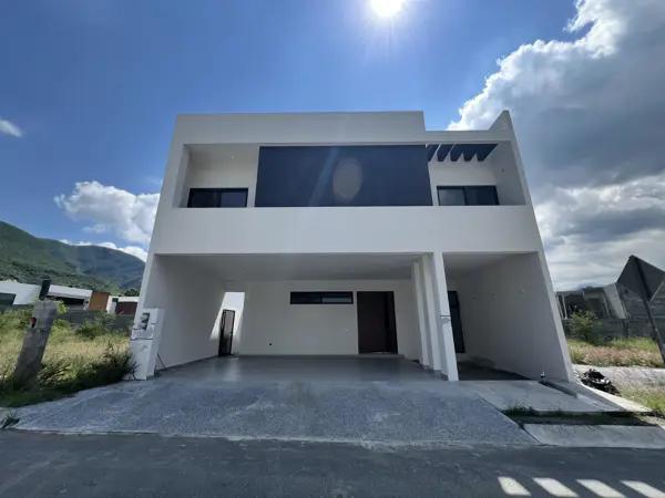 CASA EN VENTA PEDREGAL DE LA MONTAÑA ZONA CARRETERA NACIONAL MONTERREY