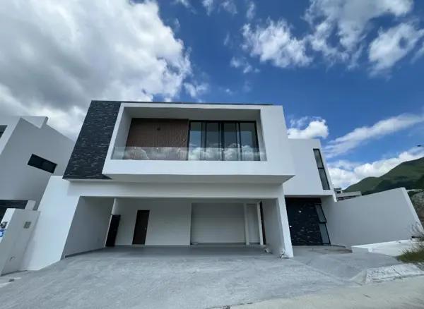 CASA EN VENTA PEDREGAL DE LA MONTAÑA ZONA CARRETERA NACIONAL MONTERREY