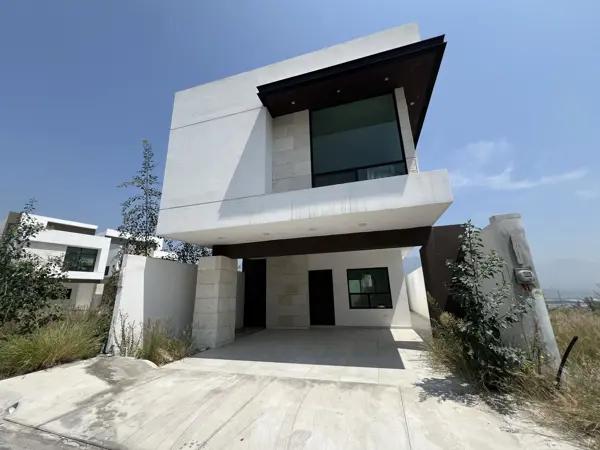 CASA EN VENTA EN LA ZONA DE DOMINIO CUMBRES GARCÍA