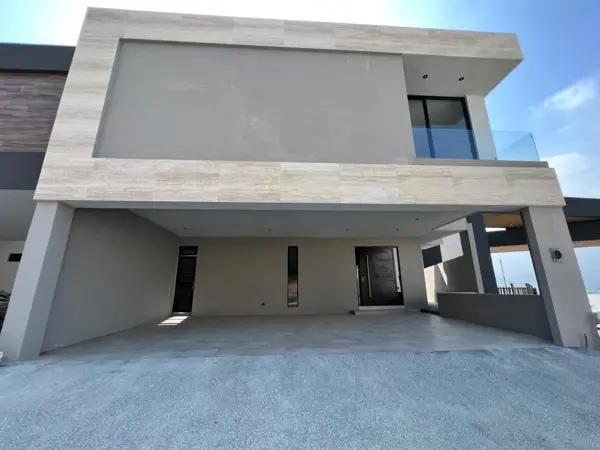 CASA EN VENTA BOSQUES DE LAS MISIONES ZONA CARRETERA NACIONAL SANTIAGO
