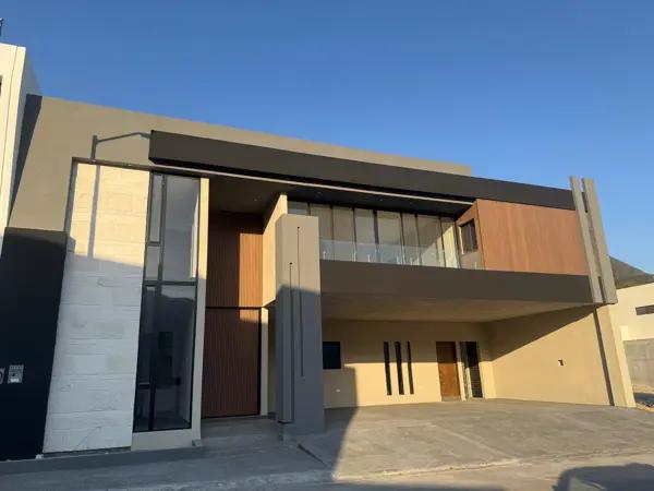 CASA EN VENTA BOSQUES DE LAS MISIONES ZONA CARRETERA NACIONAL SANTIAGO