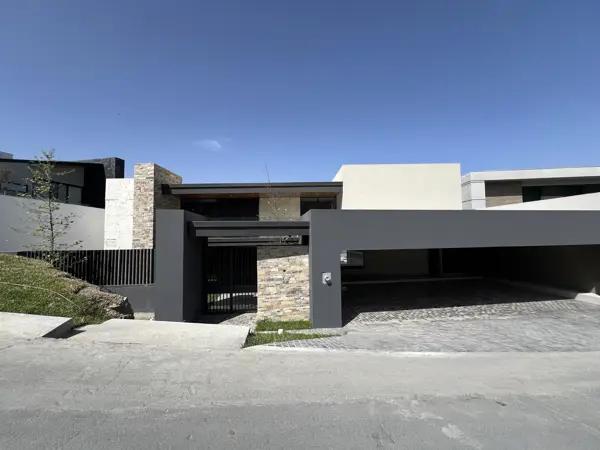 CASA EN VENTA SIERRA ALTA ZONA CARRETERA NACIONAL MONTERREY