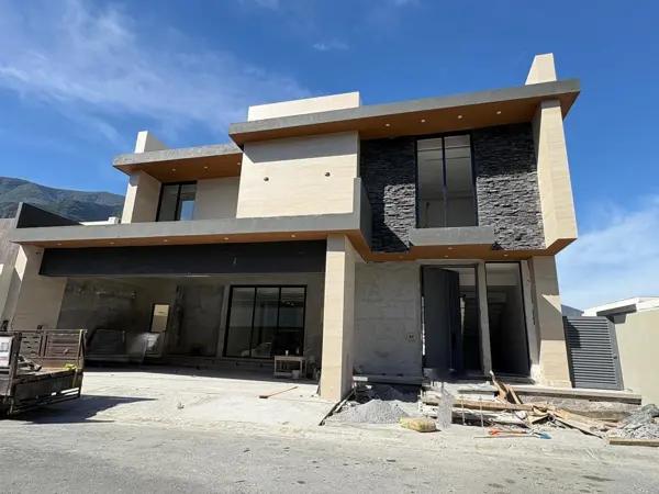 CASA EN VENTA SIERRA ALTA ZONA CARRETERA NACIONAL MONTERREY