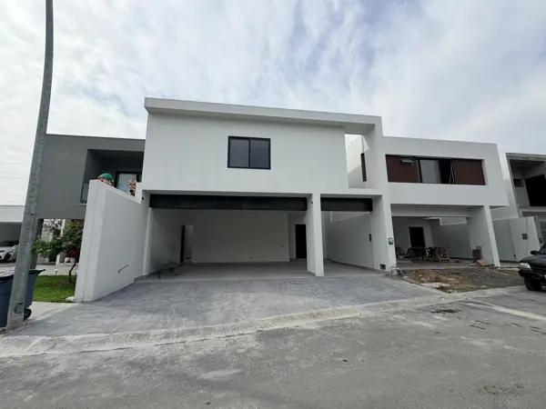 CASA EN VENTA AMORADA RESIDENCIAL ZONA CARRETERA NACIONAL SANTIAGO