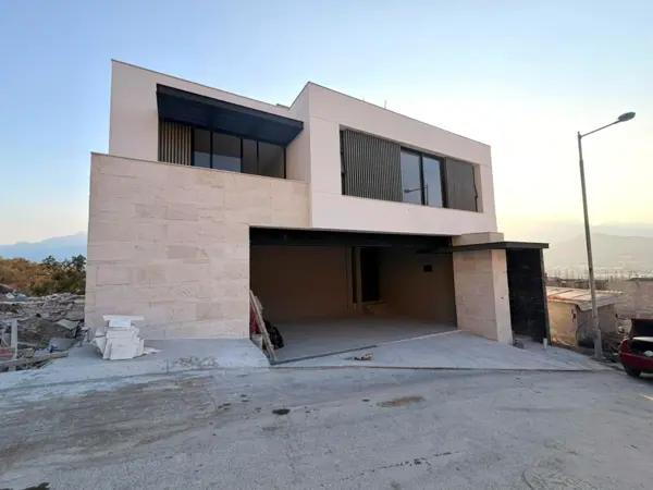 CASA EN VENTA EN COLONIA CASTAÑOS DEL VERGEL ZONA CARRETERA NACIONAL MONTERREY CASA EN VENTA EN COLONIA CASTAÑOS DEL VERGEL ZONA CARRETERA NACIONAL MONTERREY