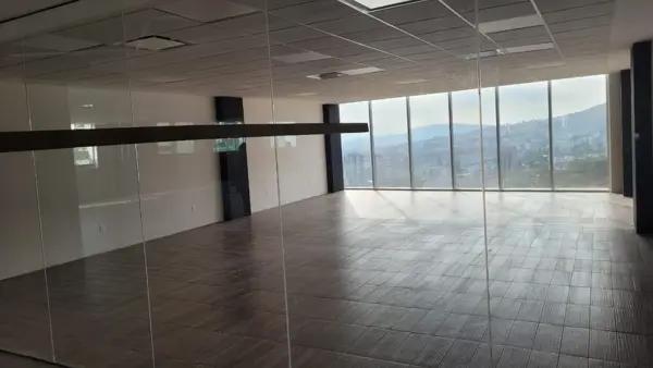 SE RENTAN OFICINAS ACONDICIONADAS EN ZONA ESMERALDA