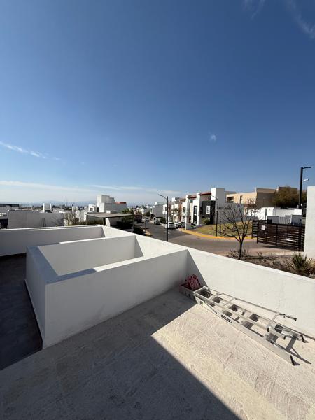 Casa Piso y Medio con Accesibilidad en Corregidora, Querétaro