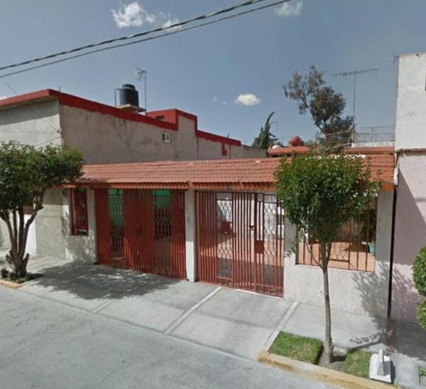 Casa en Venta en Ojo de Agua Tecámac Estado de México con Jardín