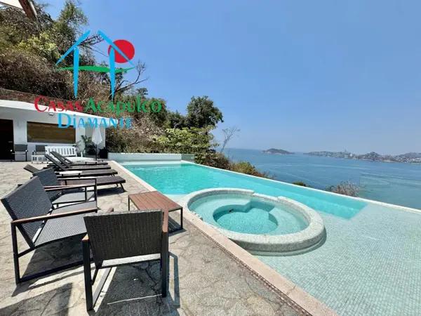 Casa en Las Brisas con alberca infinity, jacuzzi, pool bar y vista al mar Casa en Las Brisas con alberca infinity, jacuzzi, pool bar y vista al mar