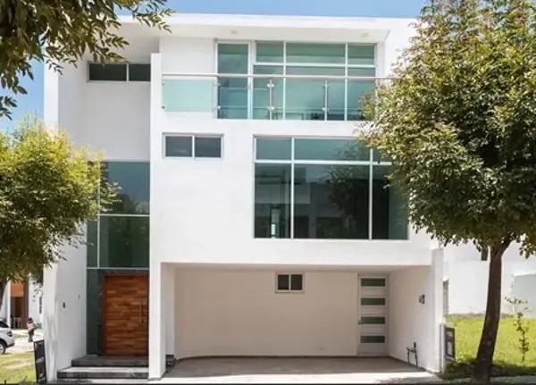 VENTA DE CASA EN LOMAS DE ANGELOPOLIOS III, 3 RECAMARAS, 4 ½ BAÑOS, CUARTO D SERVICIO, COCHERA PARA