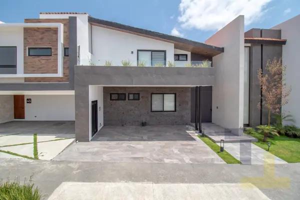 Casa en Venta en Gran Reserva Lomas de Angelópolis - Terraza, Chimenea, Bar, Jardín Casa en Venta en Gran Reserva Lomas de Angelópolis - Terraza, Chimenea, Bar, Jardín
