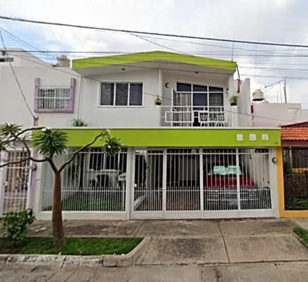 Se vende casa de Recuperación Bancaria en C. El Parían, Jardines del Country, Guadalajara Jal. Se vende casa de Recuperación Bancaria en C. El Parían, Jardines del Country, Guadalajara Jal.