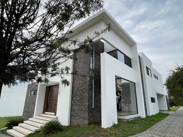 Venta de casa en esquina en Lomas de Angelopolis, Cholula, Puebla