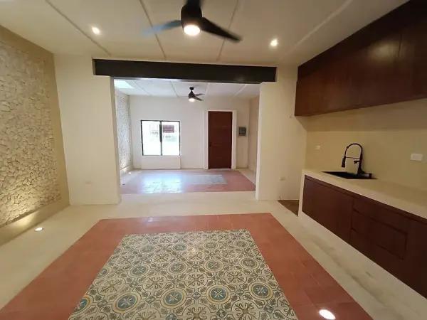 Casa Azul en venta remodelada a dos cuadras de avenida itzaes merida yucatan