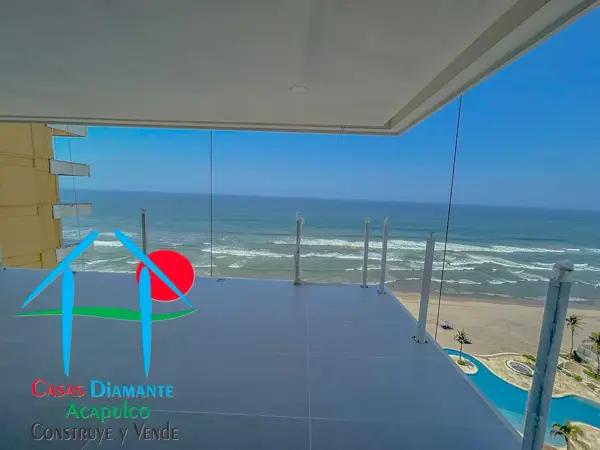 Departamento de playa con terraza y vista al mar en precio de oportunidad