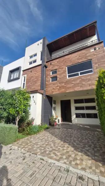 Hermosa casa en venta , cerca de universales Punta poniente