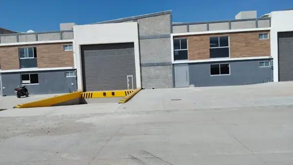 BODEGA INDUSTRIAL CON ANDEN EN RENTA EN ARCO SUR BODEGA INDUSTRIAL CON ANDEN EN RENTA EN ARCO SUR