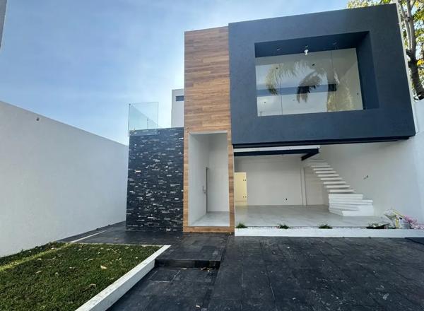 Casa con estricta vigilancia en Cuernavaca. Casa con estricta vigilancia en Cuernavaca.