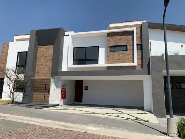 CASA EN VENTA 4 RECAMARAS, 5 Baños completos 2, 21/2 baños, Roof Garden, cochera techada para 3 auto CASA EN VENTA 4 RECAMARAS, 5 Baños completos 2, 21/2 baños, Roof Garden, cochera techada para 3 auto