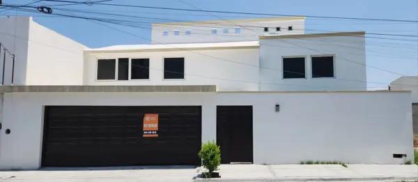 CASA 3 O 4 RECAMARAS EN FRACCIONAMIENTO VALLE REAL